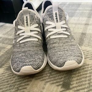 Adidas Cloud foam comfort sneaker
